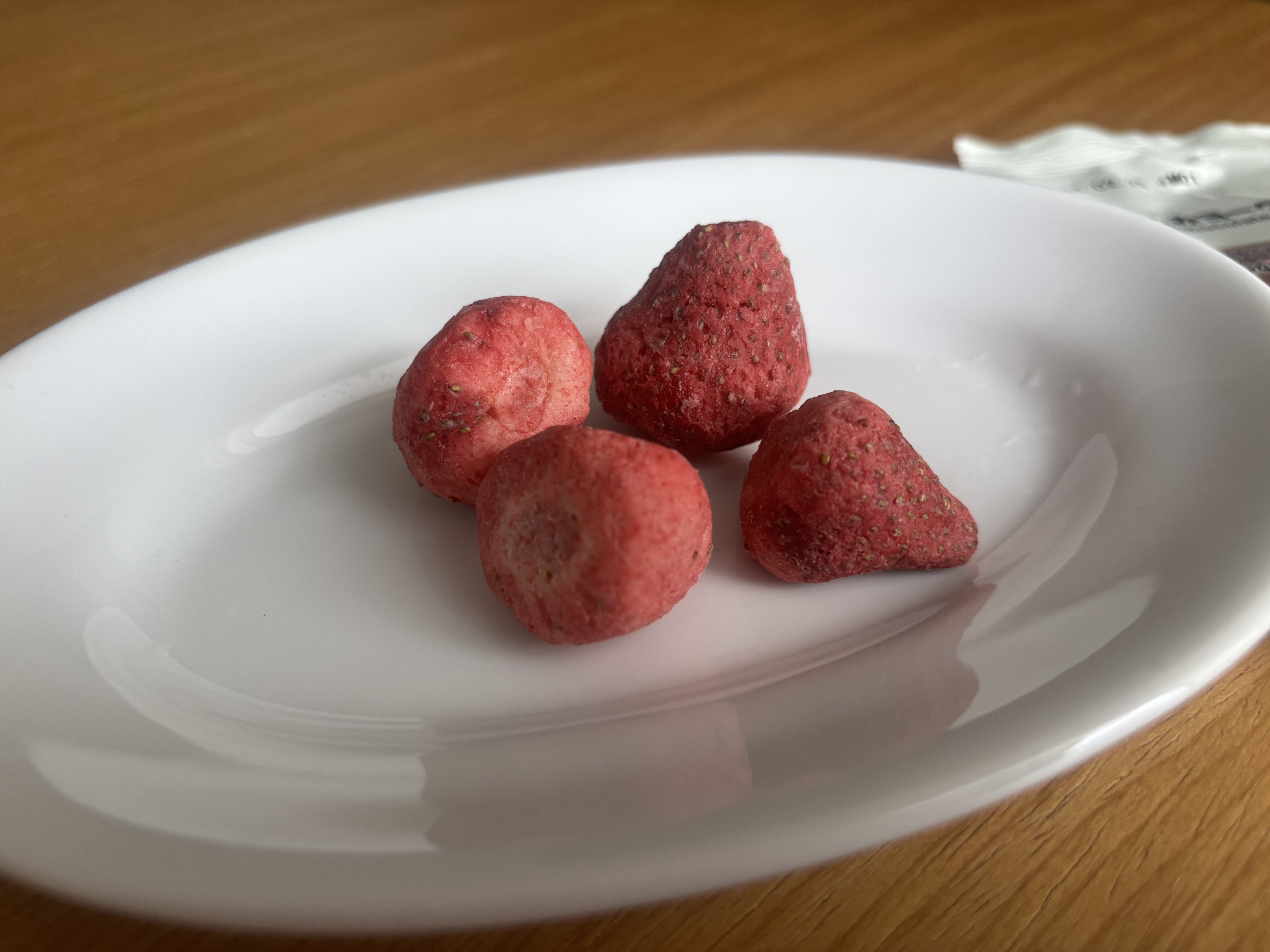 無印良品「不揃い しみしみヨーグルトチョコ いちご」が、忙しい日の小さなご褒美にちょうどいい理由は？？